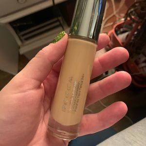Becca Foundation in Buff